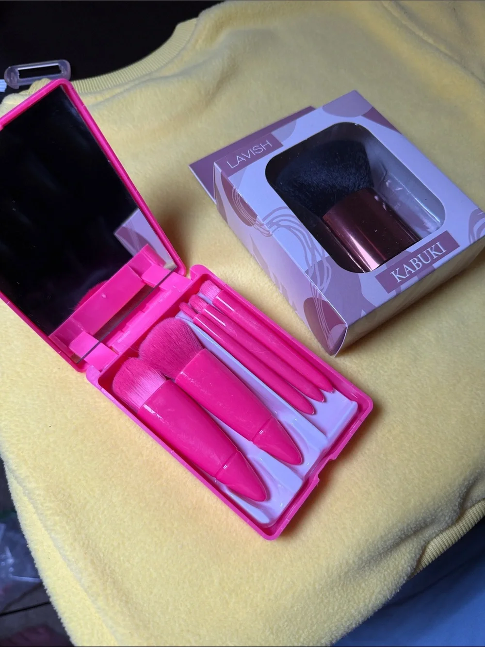 Lavish Kabuki Brush set